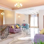Dora 酒店